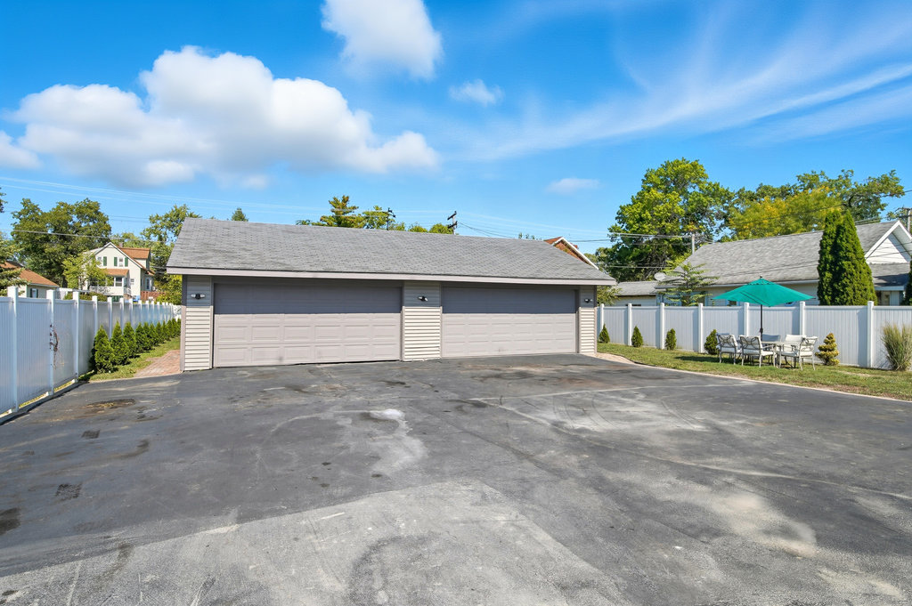 2616 Ridge Road, Lansing, IL 60438