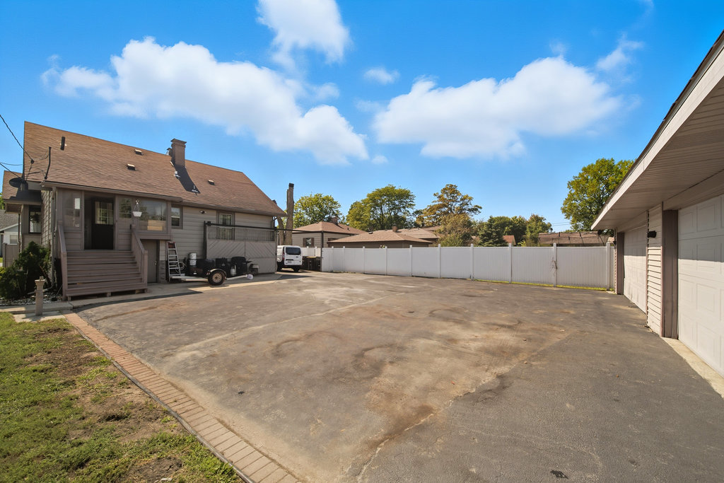 2616 Ridge Road, Lansing, IL 60438