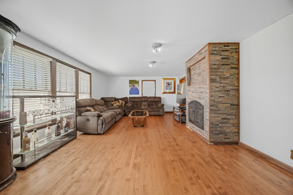 2616 Ridge Road, Lansing, IL 60438
