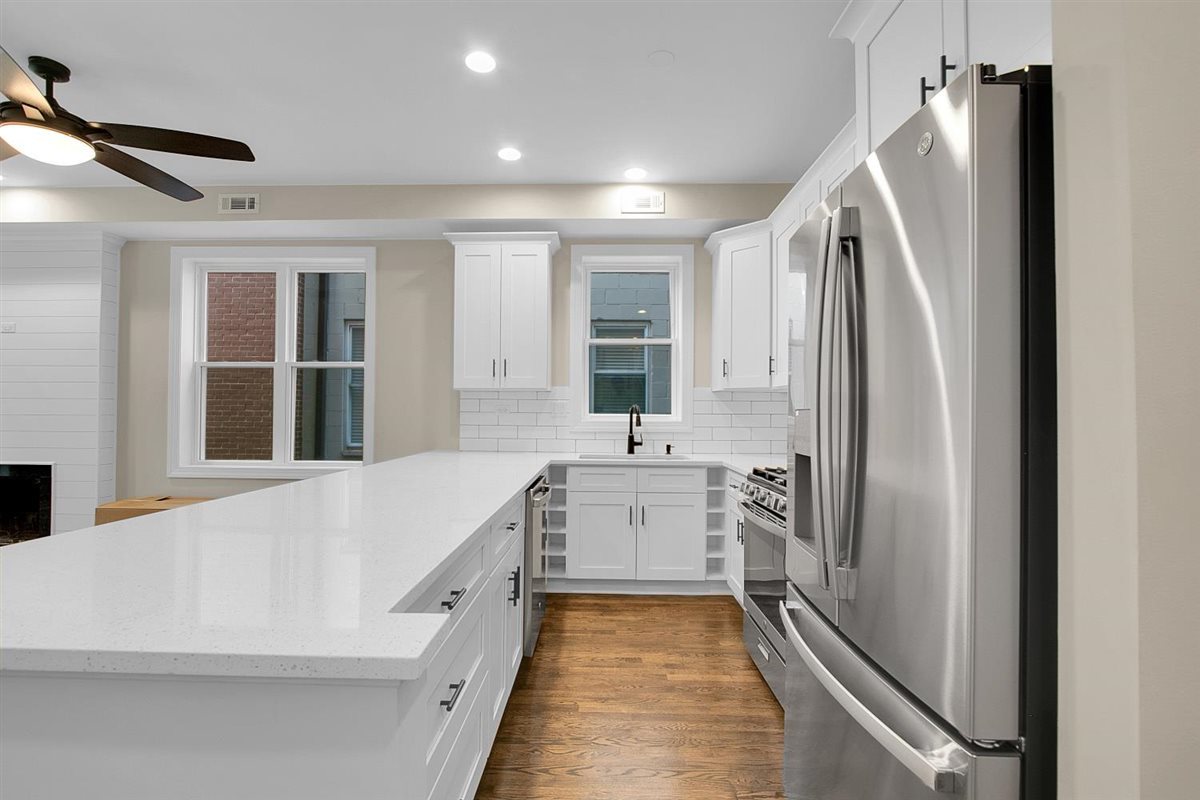 1322 W Belmont Avenue #2W, Chicago, IL 60657