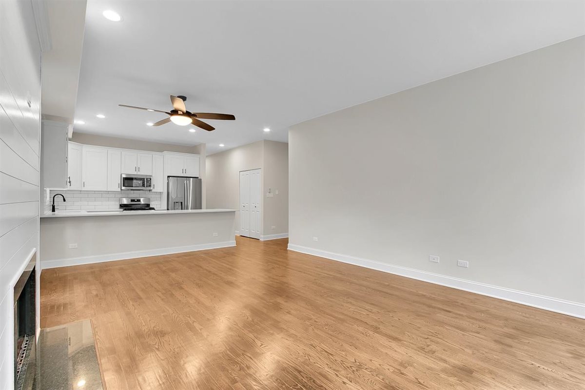 1322 W Belmont Avenue #2W, Chicago, IL 60657