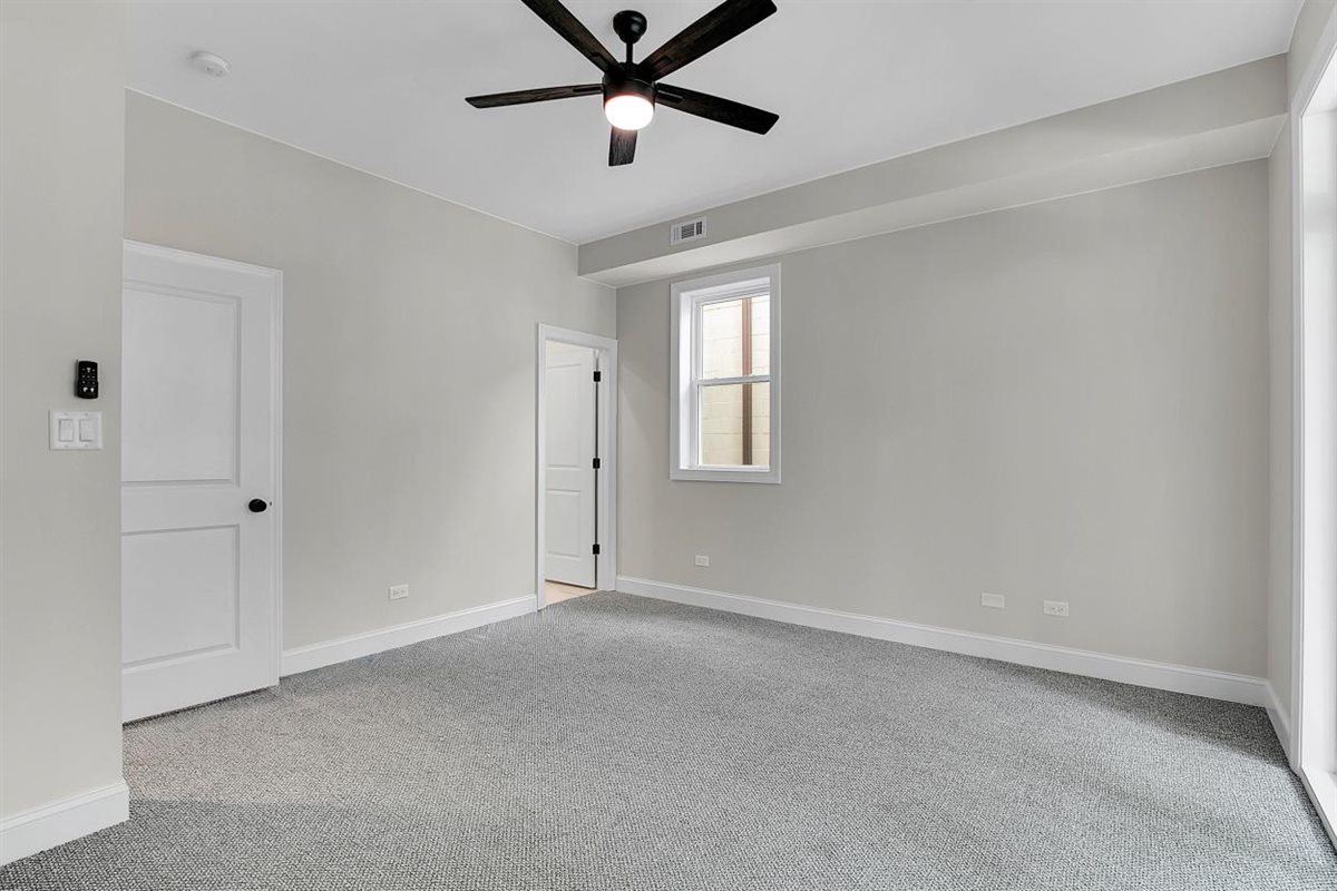 1322 W Belmont Avenue #2W, Chicago, IL 60657