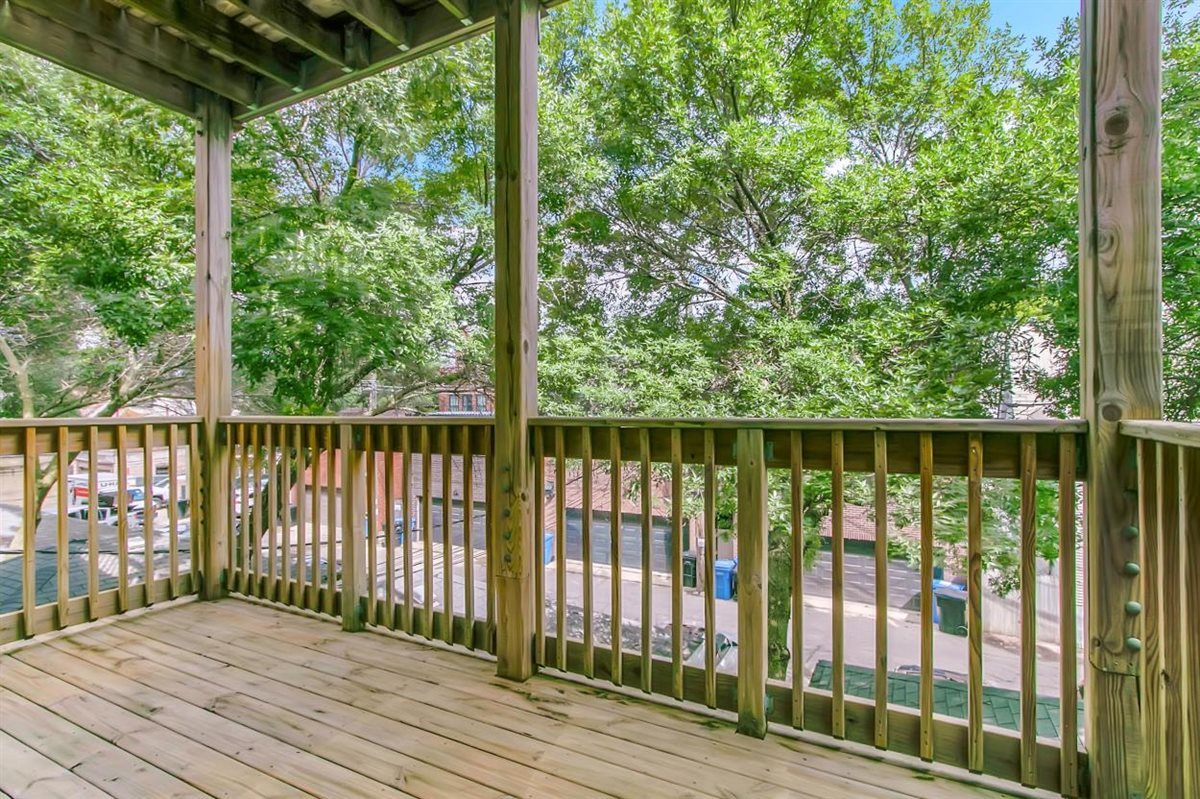 1322 W Belmont Avenue #2W, Chicago, IL 60657