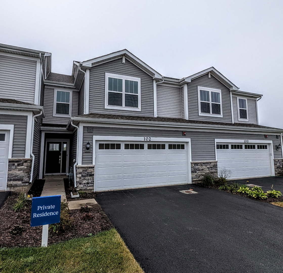 102 Henderson Street, Oswego, IL 60543