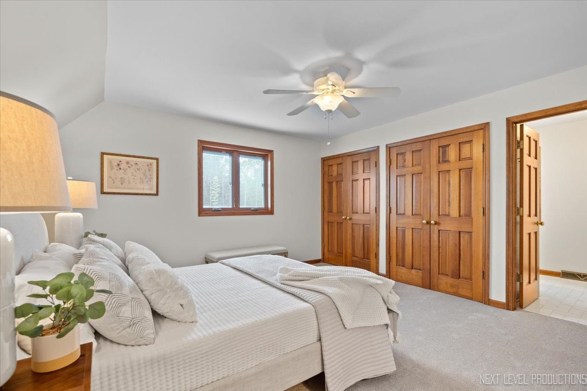 1015 S 6th Street, St. Charles, IL 60174