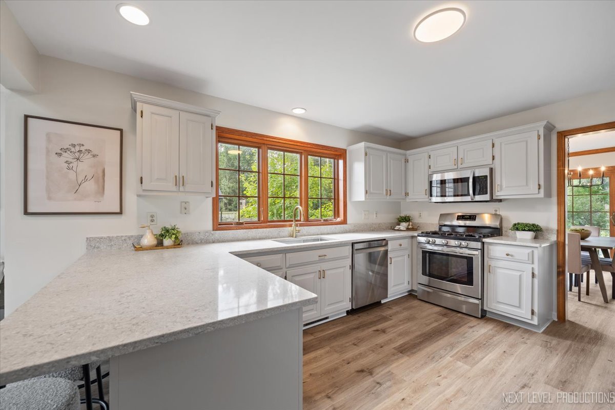 1015 S 6th Street, St. Charles, IL 60174