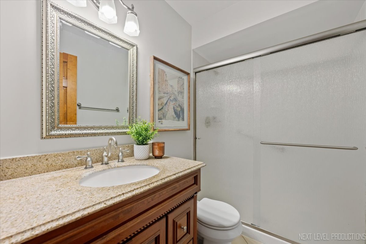 1015 S 6th Street, St. Charles, IL 60174