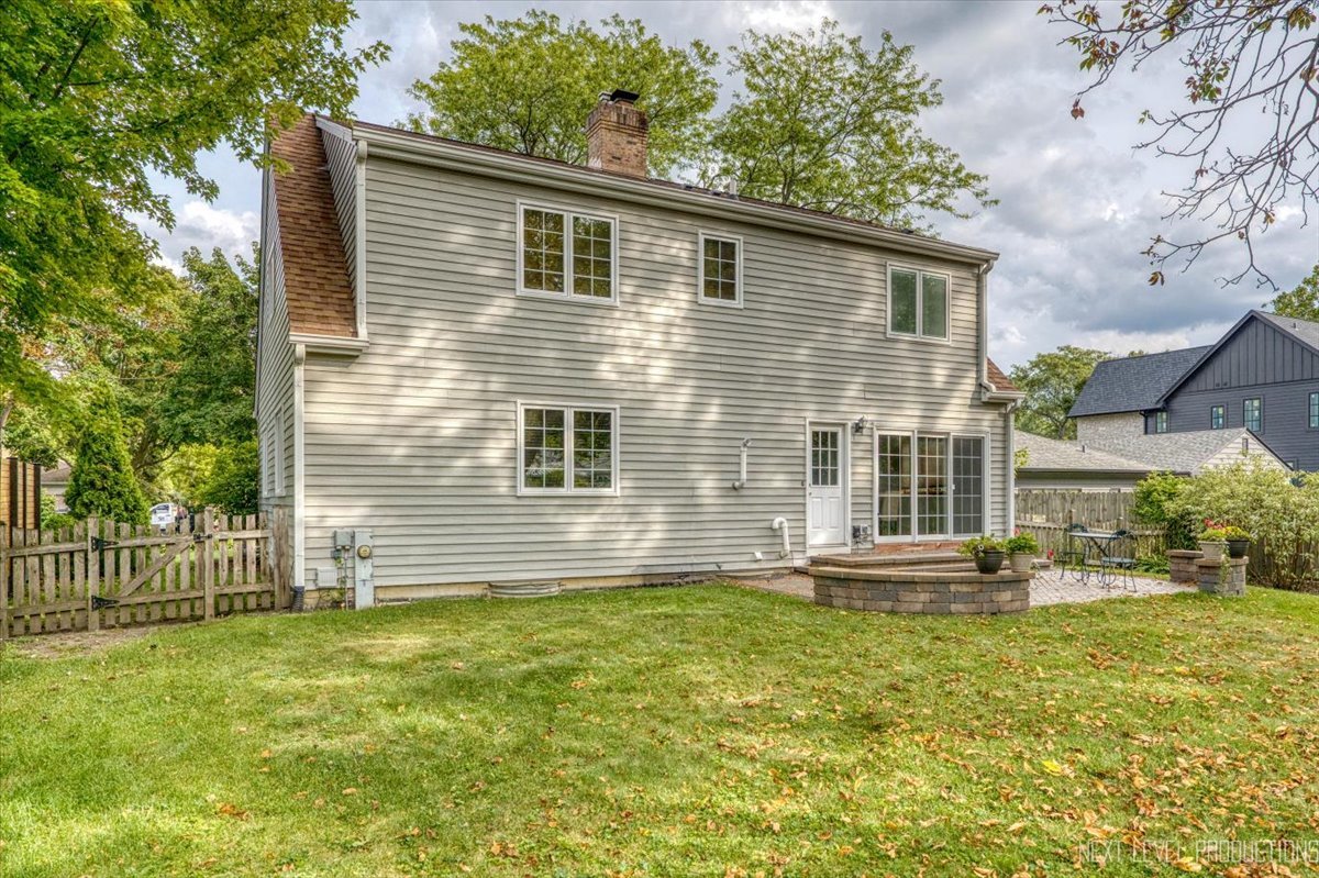 1015 S 6th Street, St. Charles, IL 60174