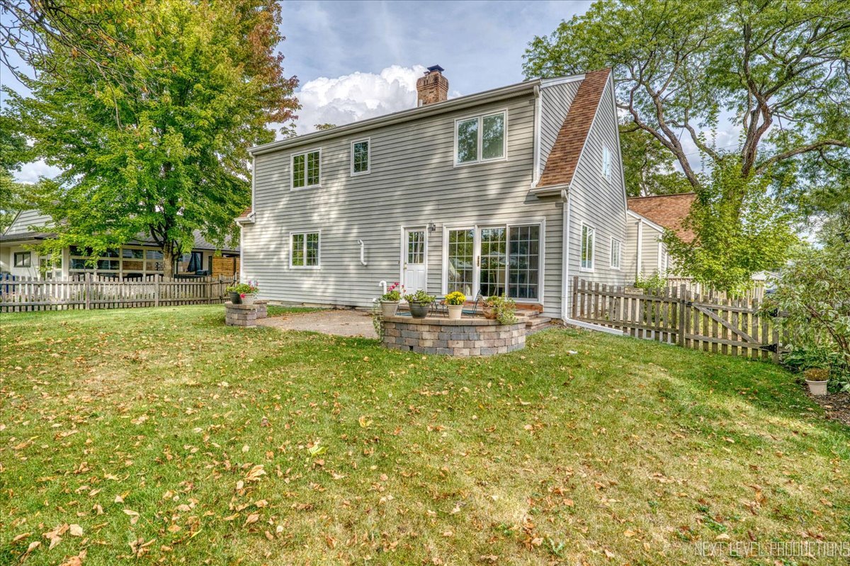 1015 S 6th Street, St. Charles, IL 60174