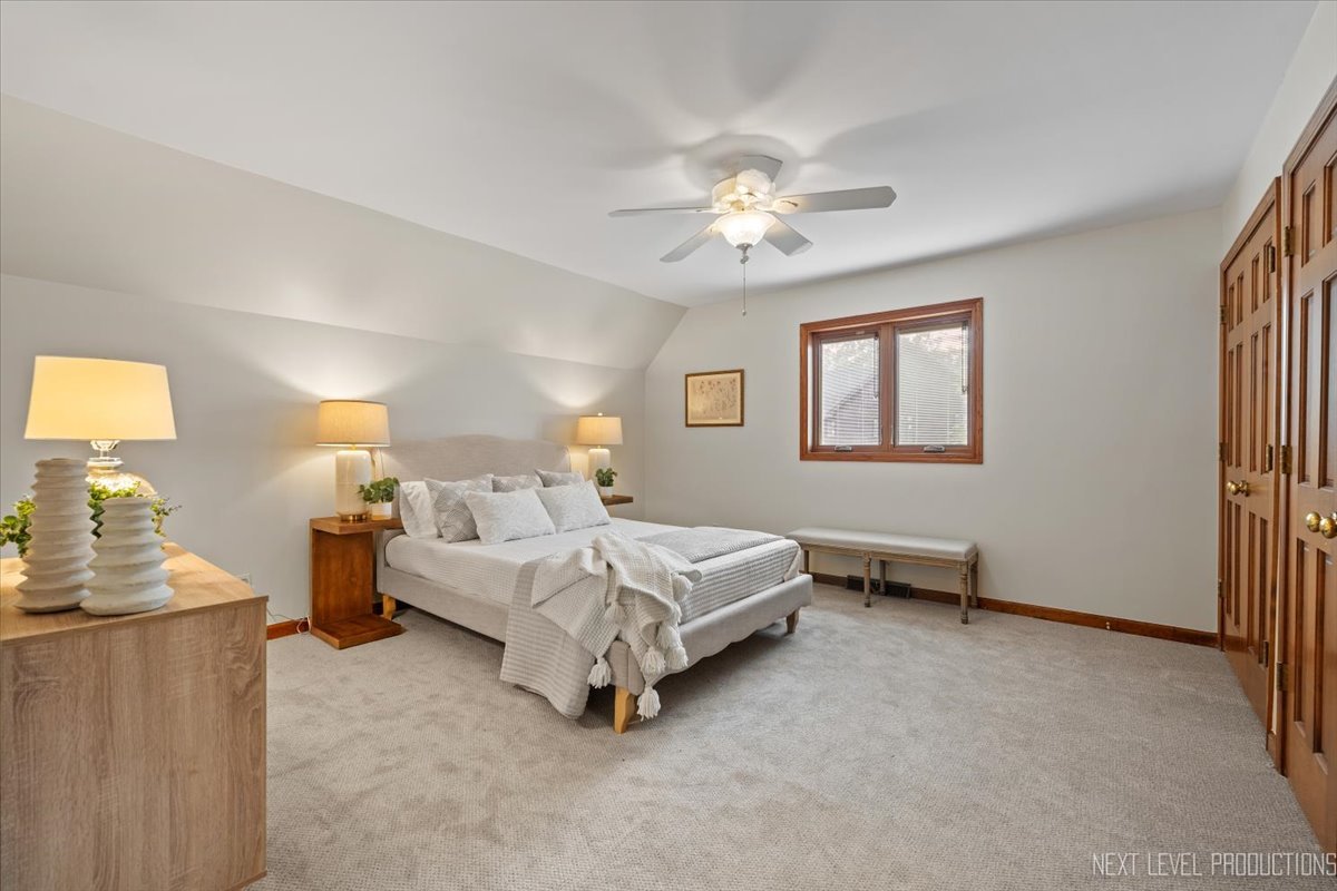 1015 S 6th Street, St. Charles, IL 60174