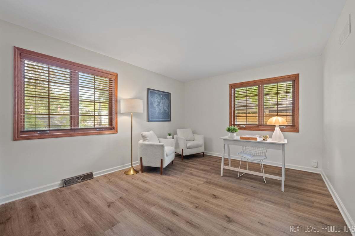 1015 S 6th Street, St. Charles, IL 60174