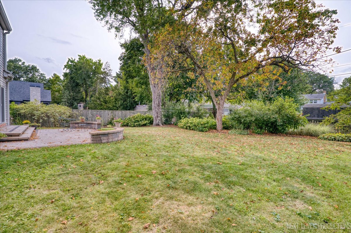 1015 S 6th Street, St. Charles, IL 60174