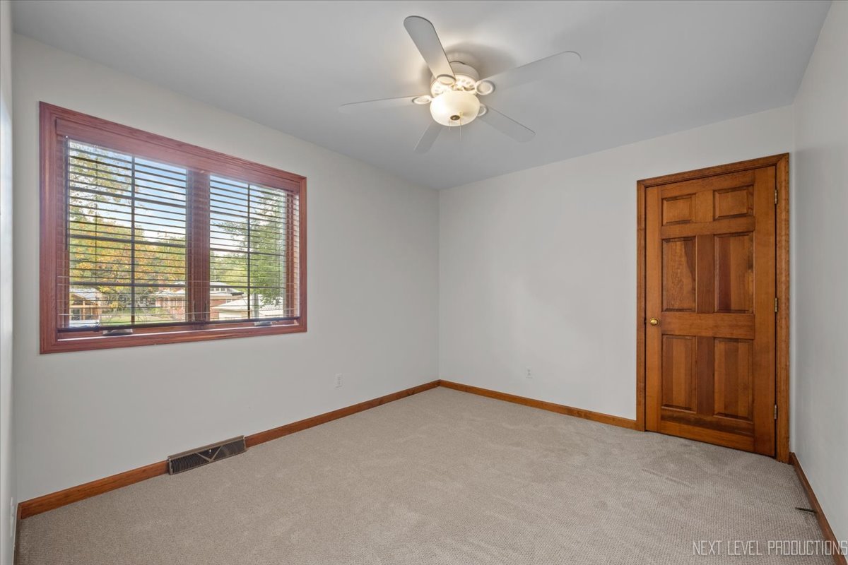 1015 S 6th Street, St. Charles, IL 60174