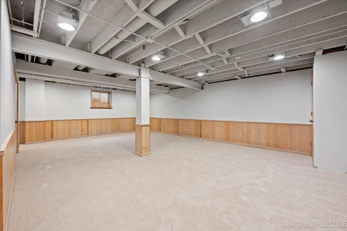 1015 S 6th Street, St. Charles, IL 60174