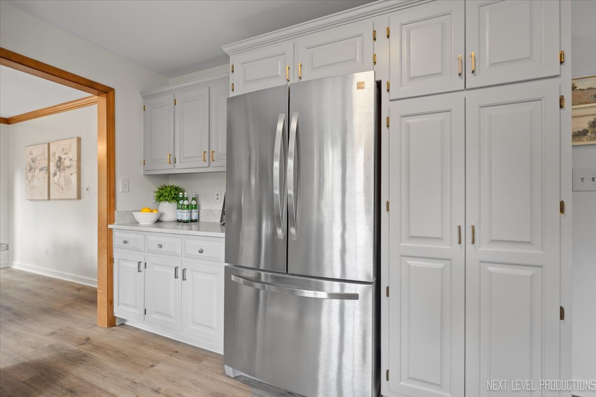 1015 S 6th Street, St. Charles, IL 60174