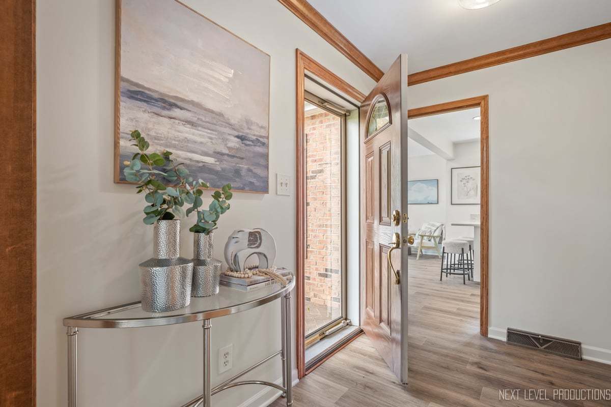 1015 S 6th Street, St. Charles, IL 60174