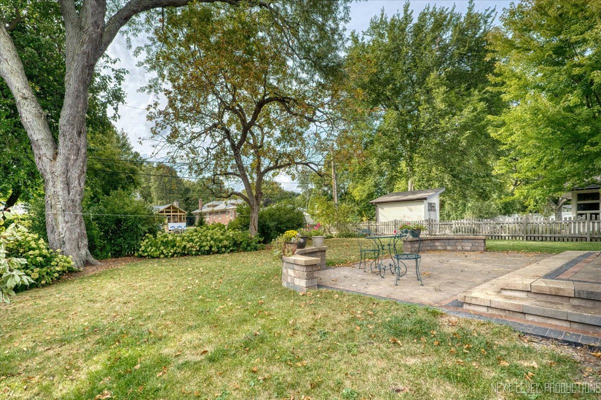 1015 S 6th Street, St. Charles, IL 60174