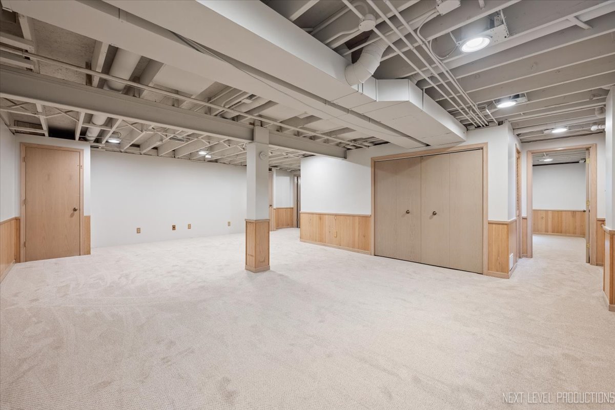 1015 S 6th Street, St. Charles, IL 60174