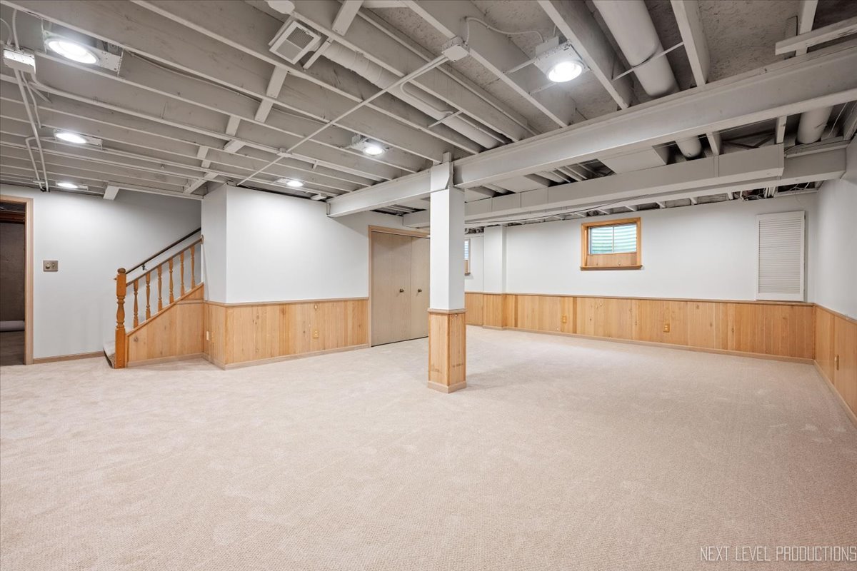 1015 S 6th Street, St. Charles, IL 60174