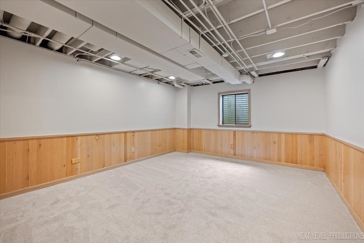 1015 S 6th Street, St. Charles, IL 60174