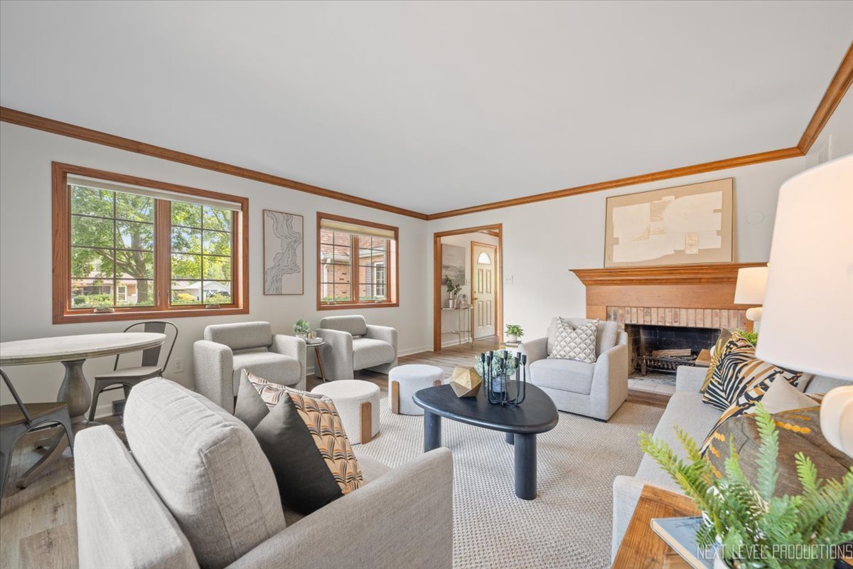 1015 S 6th Street, St. Charles, IL 60174