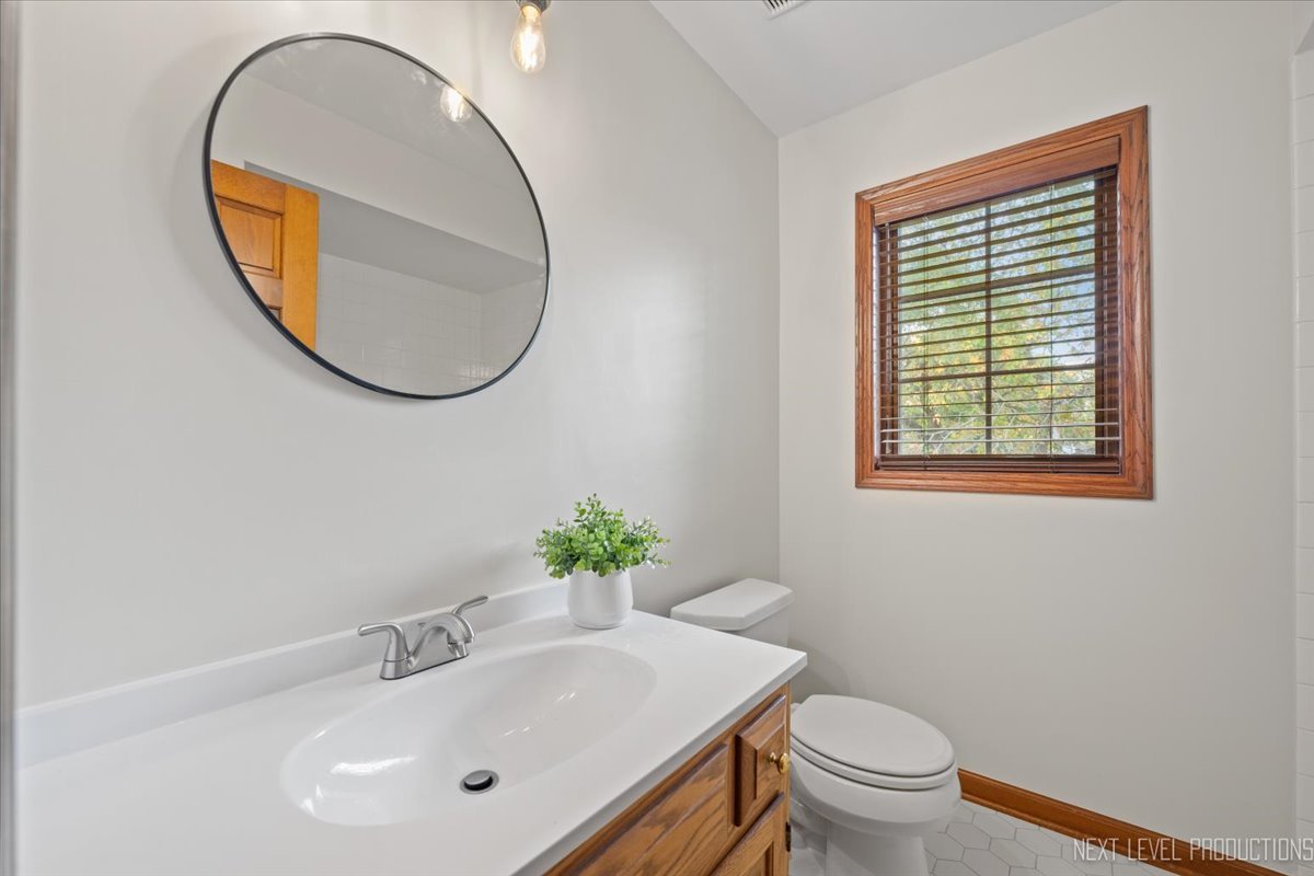 1015 S 6th Street, St. Charles, IL 60174