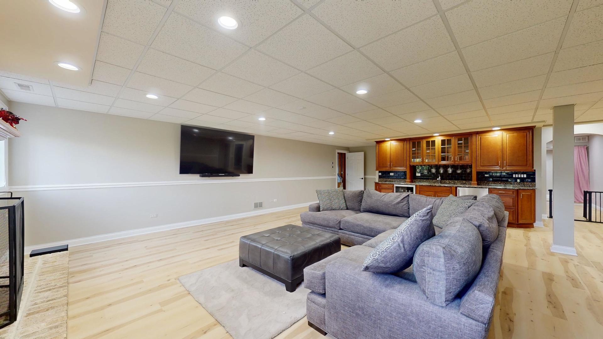 162 Cardinal Drive, Hawthorn Woods, IL 60047