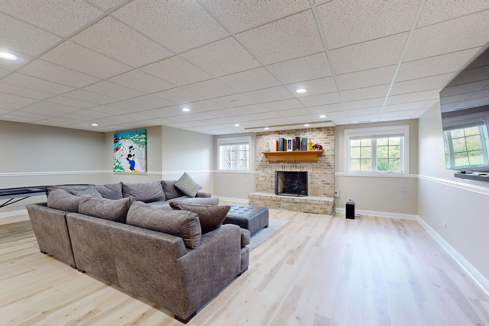 162 Cardinal Drive, Hawthorn Woods, IL 60047