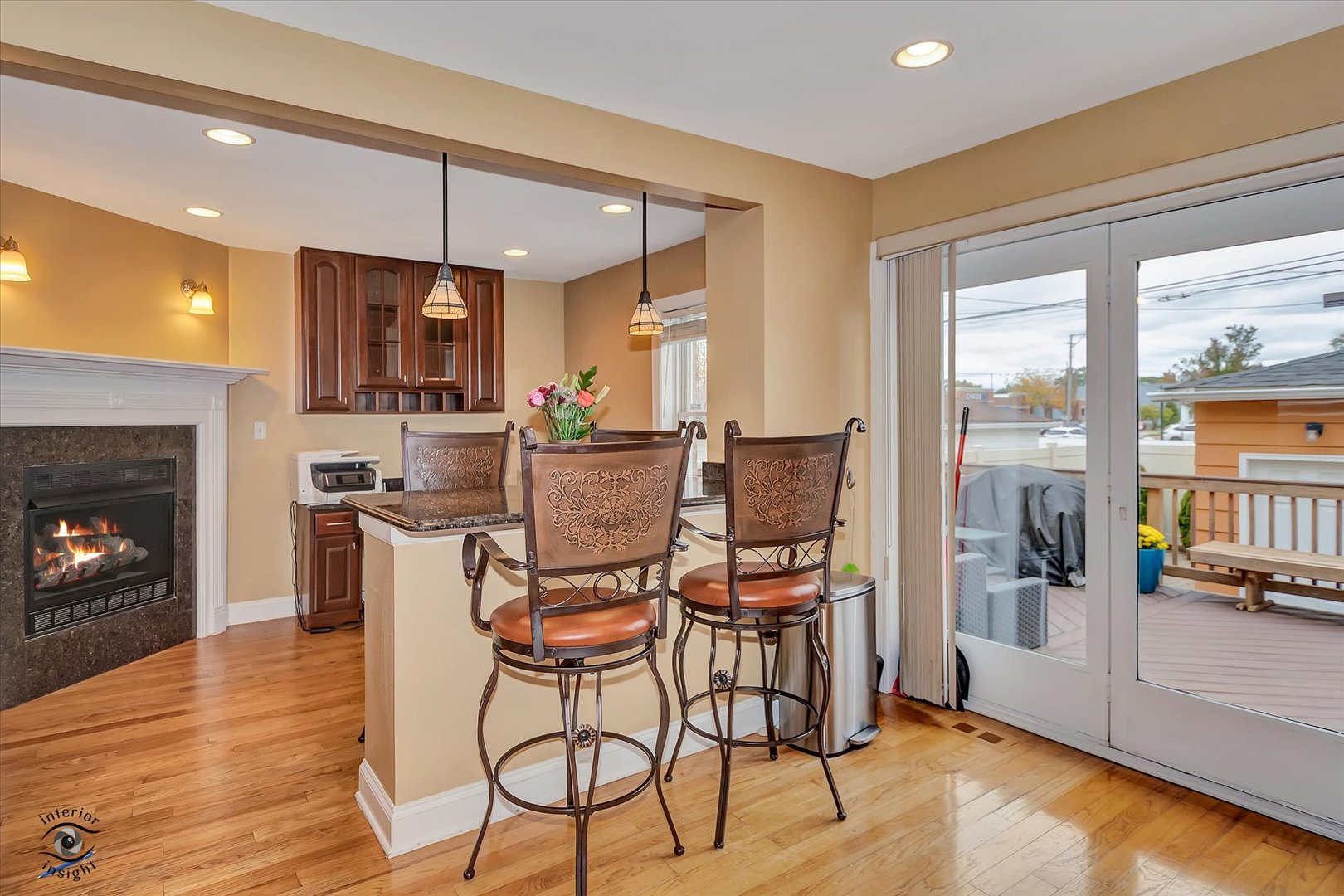 9521 S SAWYER Avenue, Evergreen Park, IL 60805