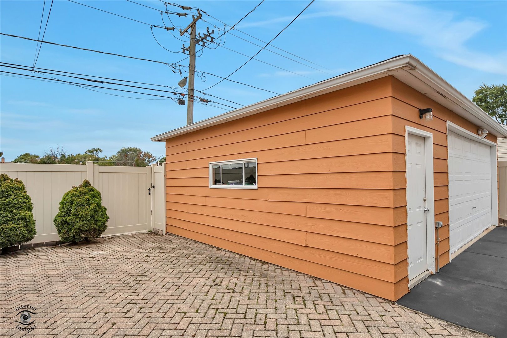 9521 S SAWYER Avenue, Evergreen Park, IL 60805