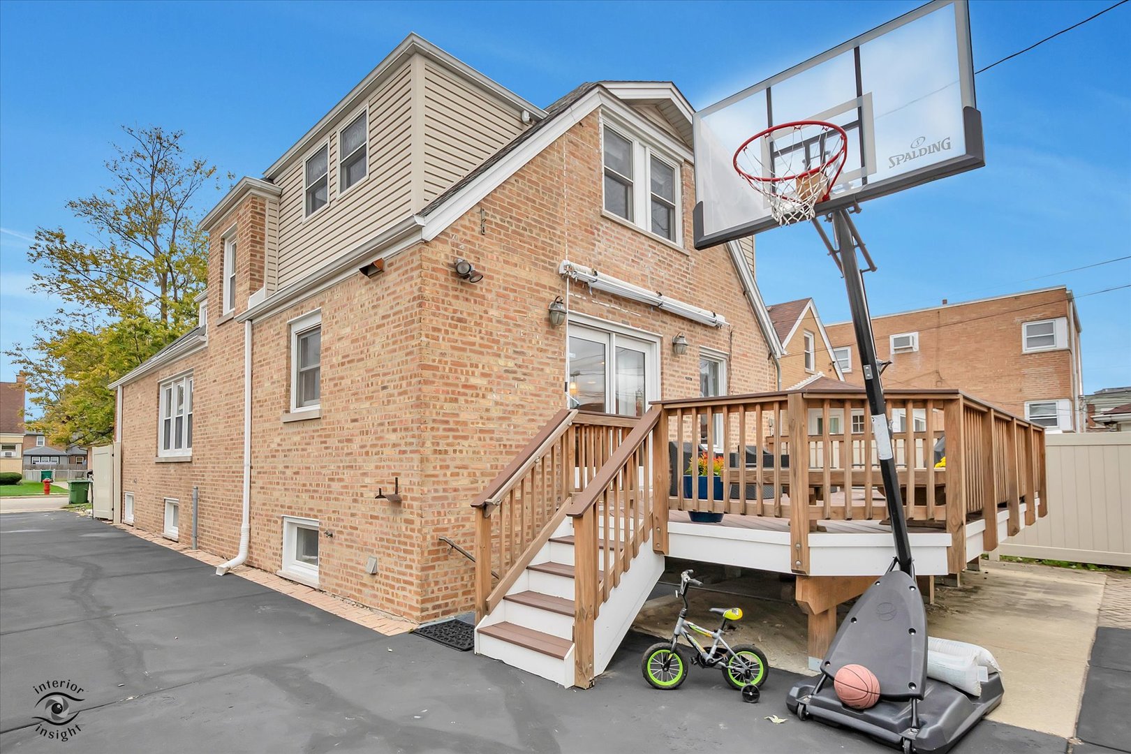 9521 S SAWYER Avenue, Evergreen Park, IL 60805