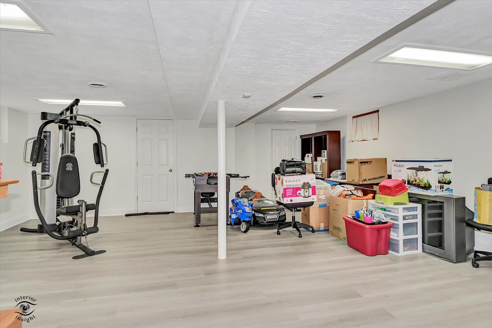 9521 S SAWYER Avenue, Evergreen Park, IL 60805