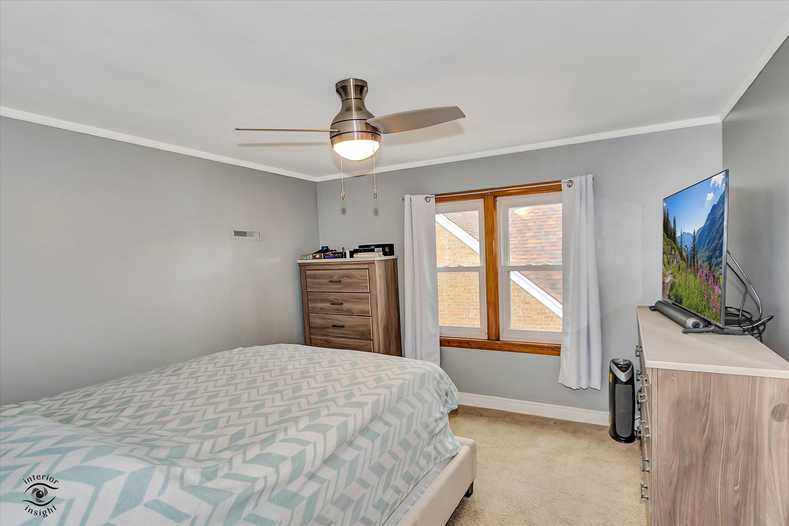 9521 S SAWYER Avenue, Evergreen Park, IL 60805