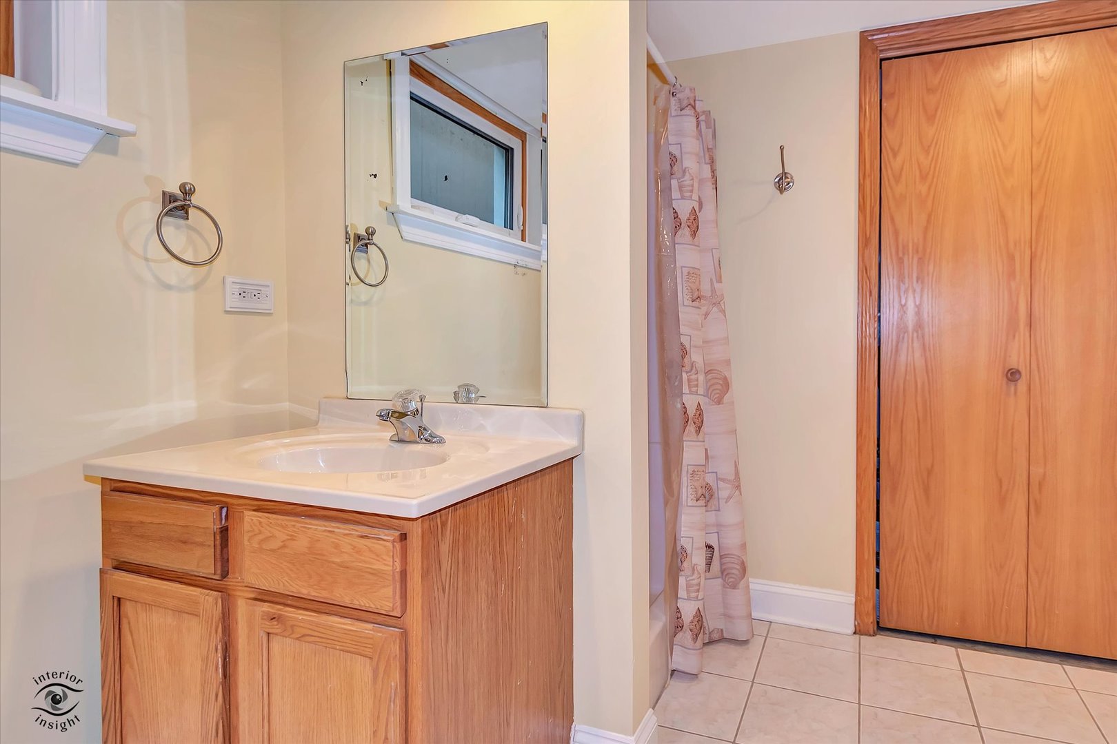 9521 S SAWYER Avenue, Evergreen Park, IL 60805