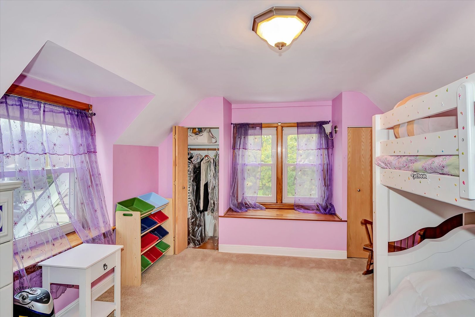 9521 S SAWYER Avenue, Evergreen Park, IL 60805