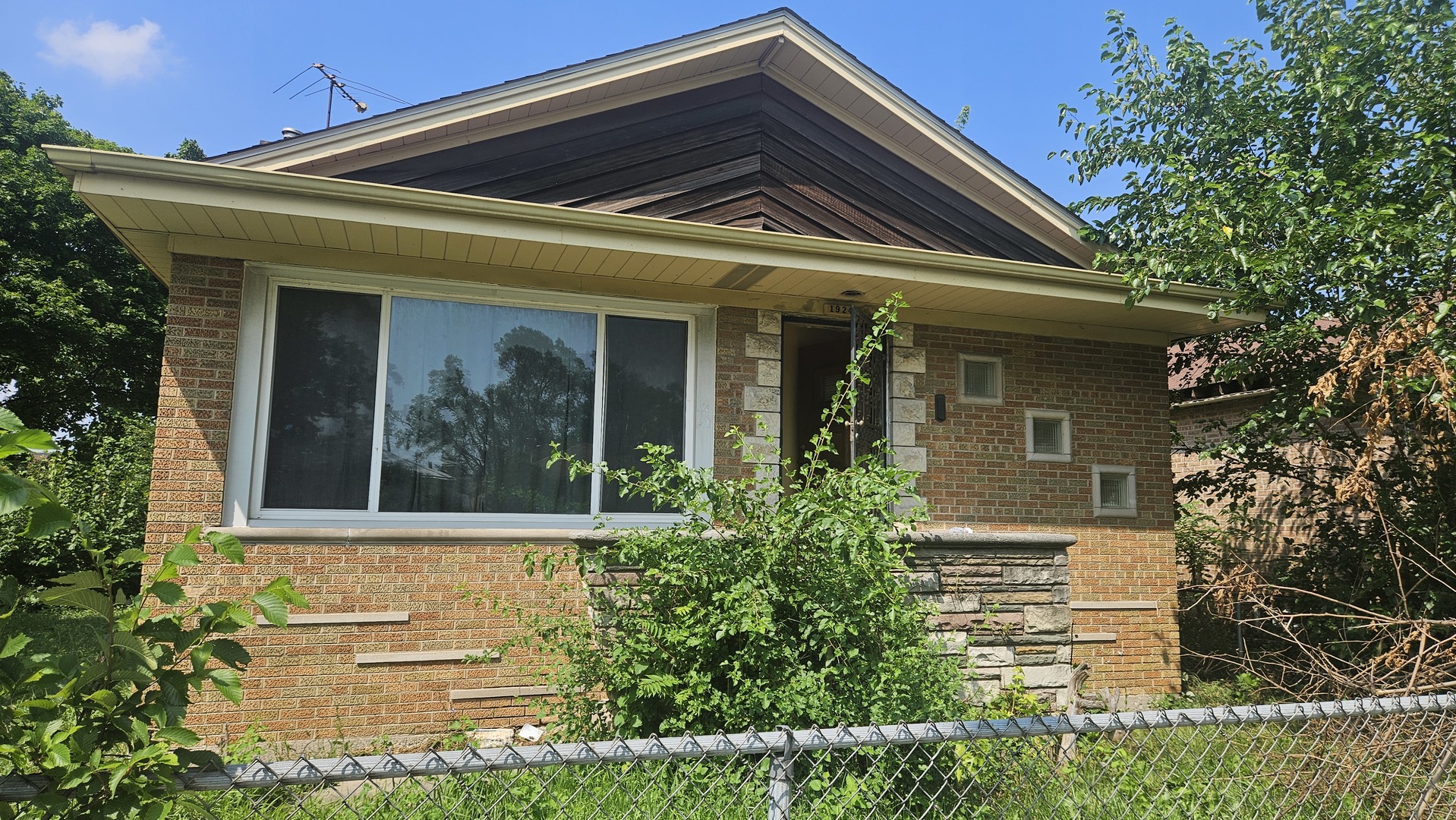 1924 W Marquette Road, Chicago, IL 60636