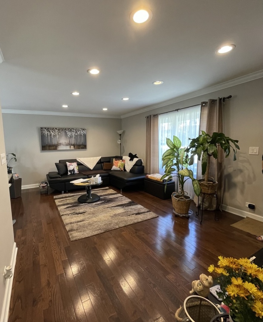 7660 Walnut Avenue, Woodridge, IL 60517