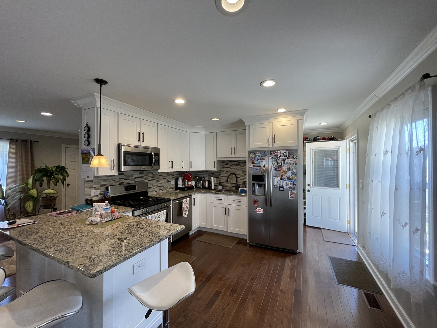 7660 Walnut Avenue, Woodridge, IL 60517