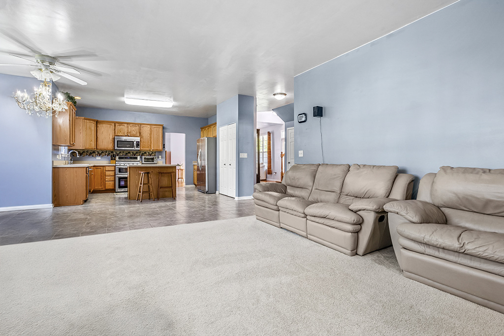 25226 Balmoral Drive, Shorewood, IL 60404