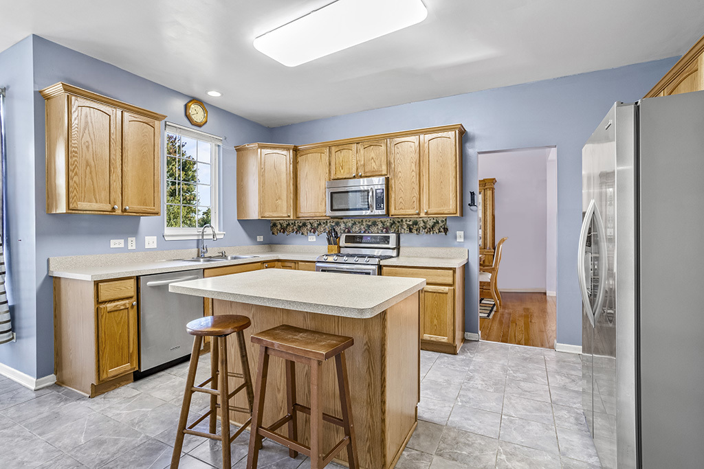 25226 Balmoral Drive, Shorewood, IL 60404