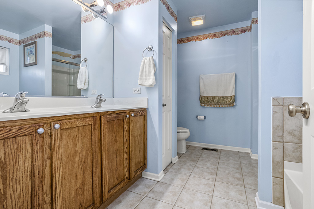 25226 Balmoral Drive, Shorewood, IL 60404