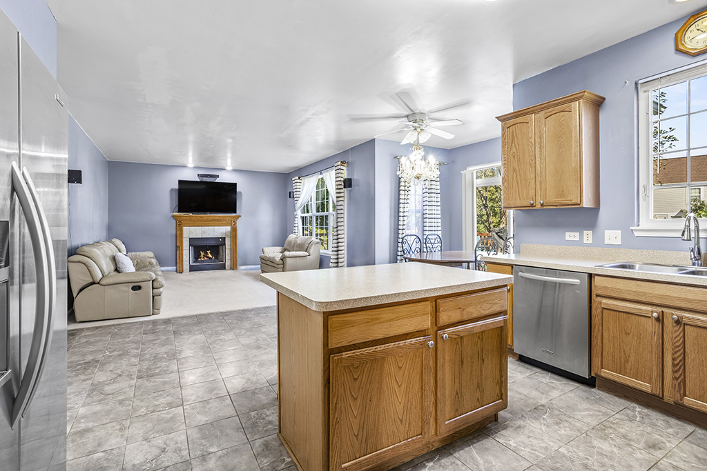 25226 Balmoral Drive, Shorewood, IL 60404