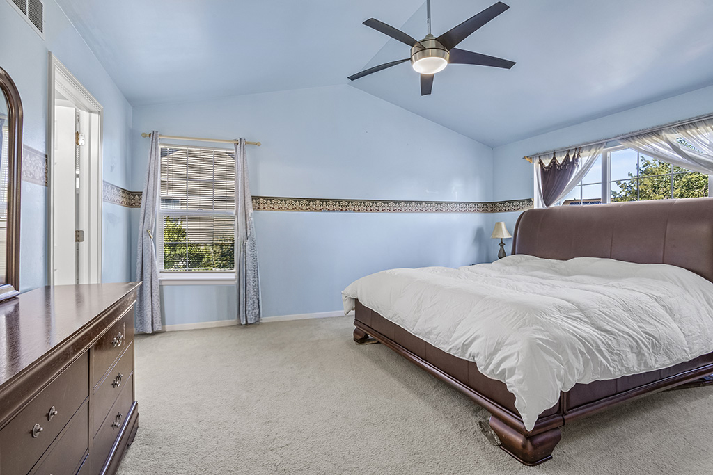 25226 Balmoral Drive, Shorewood, IL 60404