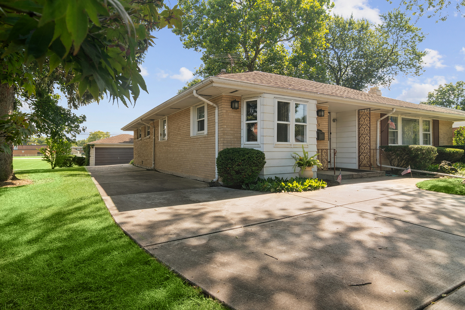 315 S We Go Trail, Mount Prospect, IL 60056