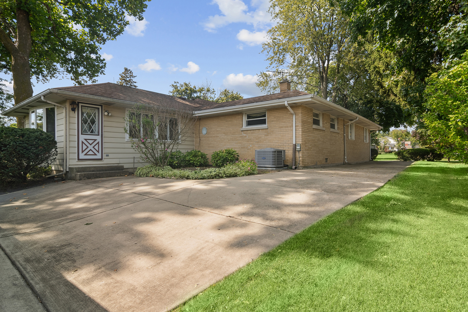 315 S We Go Trail, Mount Prospect, IL 60056