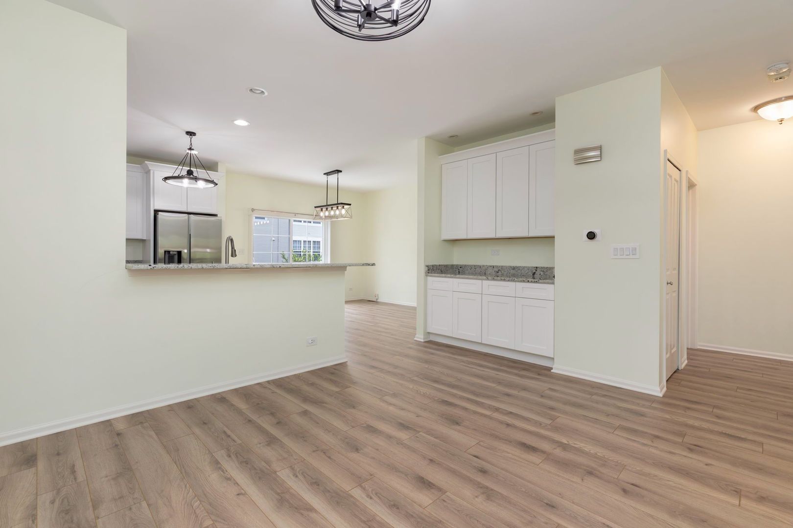 563 Grosvenor Lane, Aurora, IL 60504