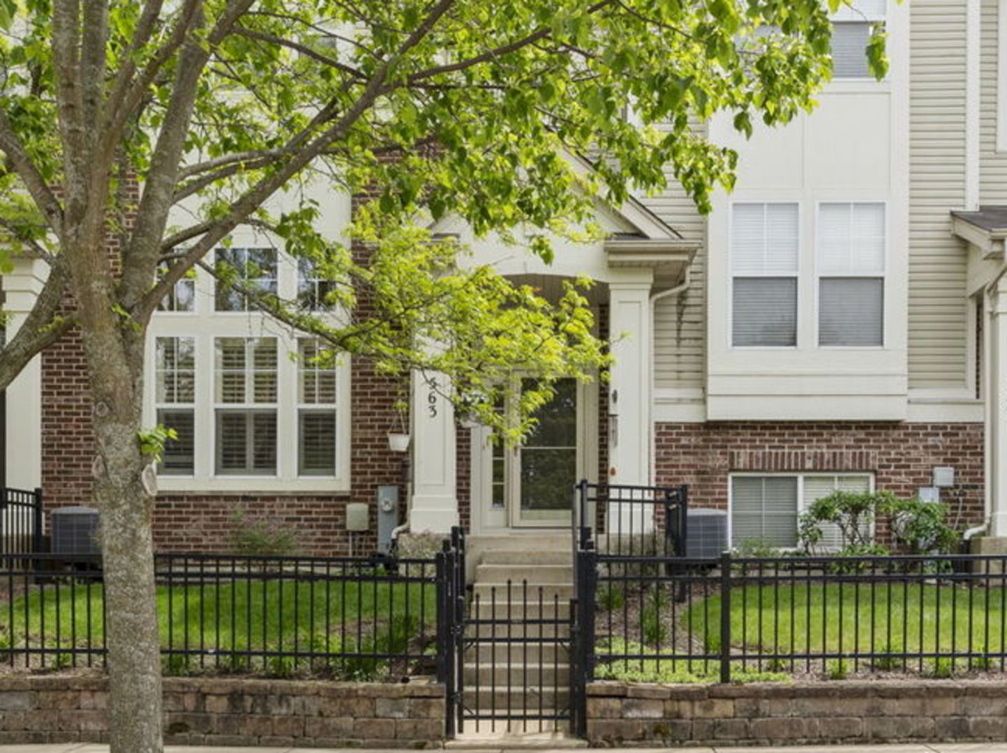 563 Grosvenor Lane, Aurora, IL 60504