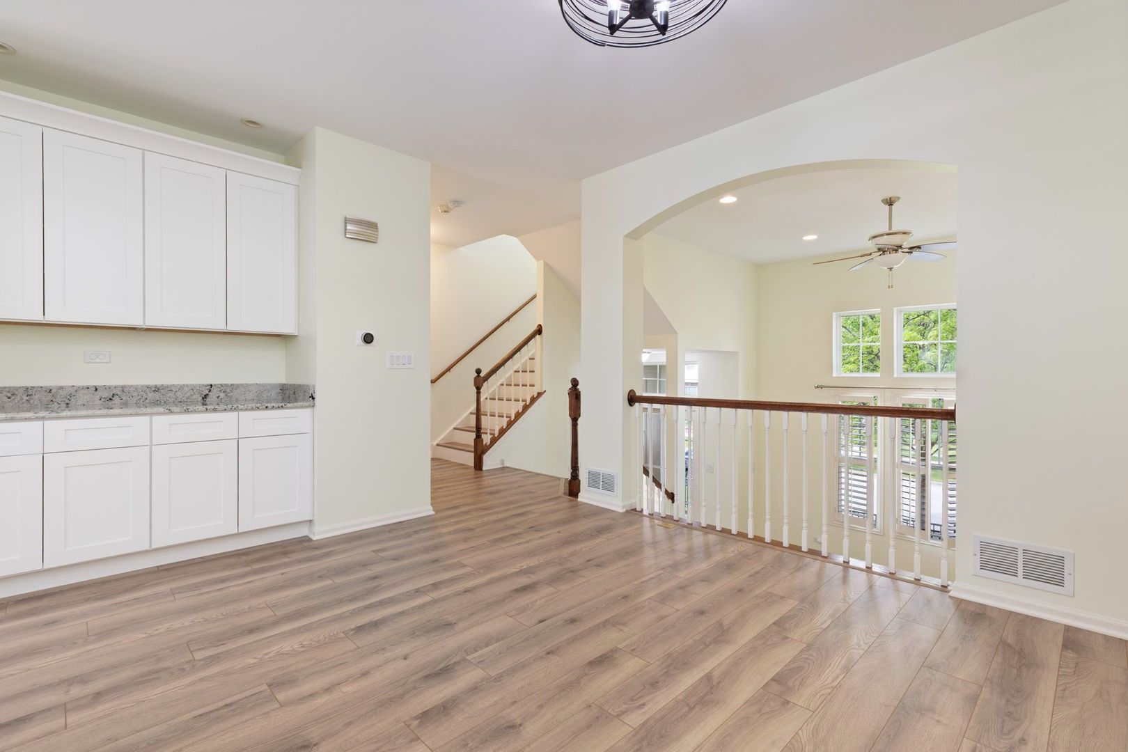 563 Grosvenor Lane, Aurora, IL 60504
