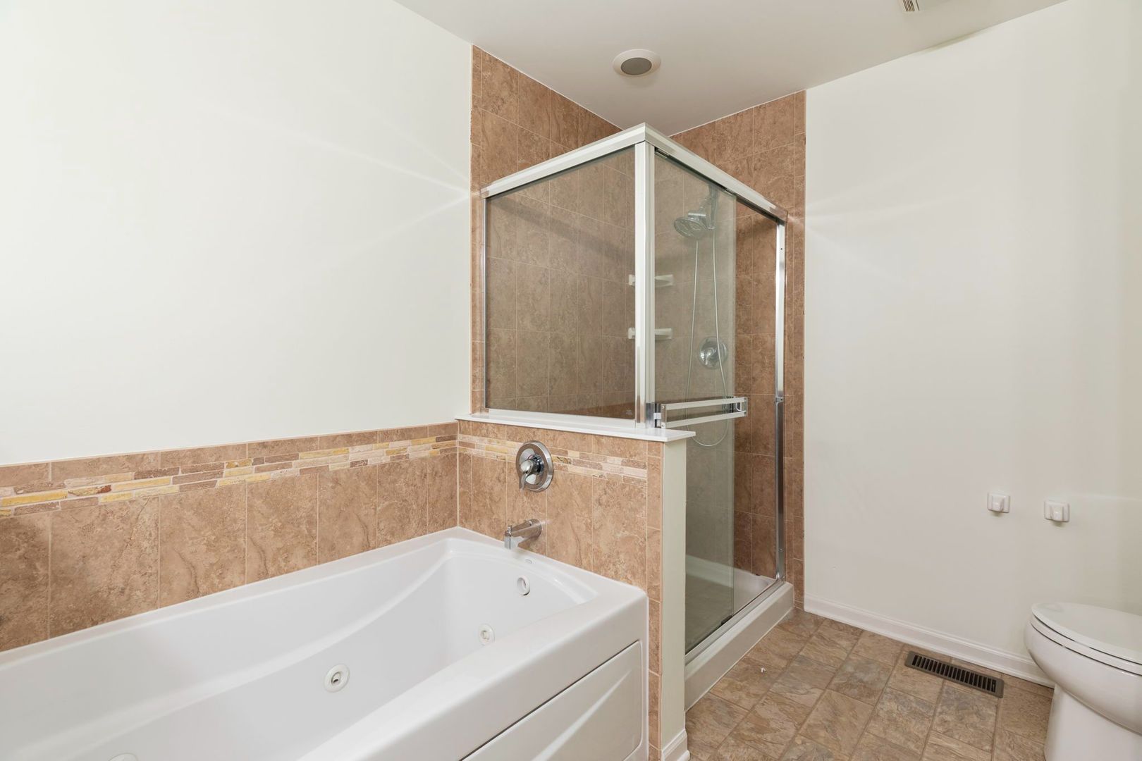 563 Grosvenor Lane, Aurora, IL 60504