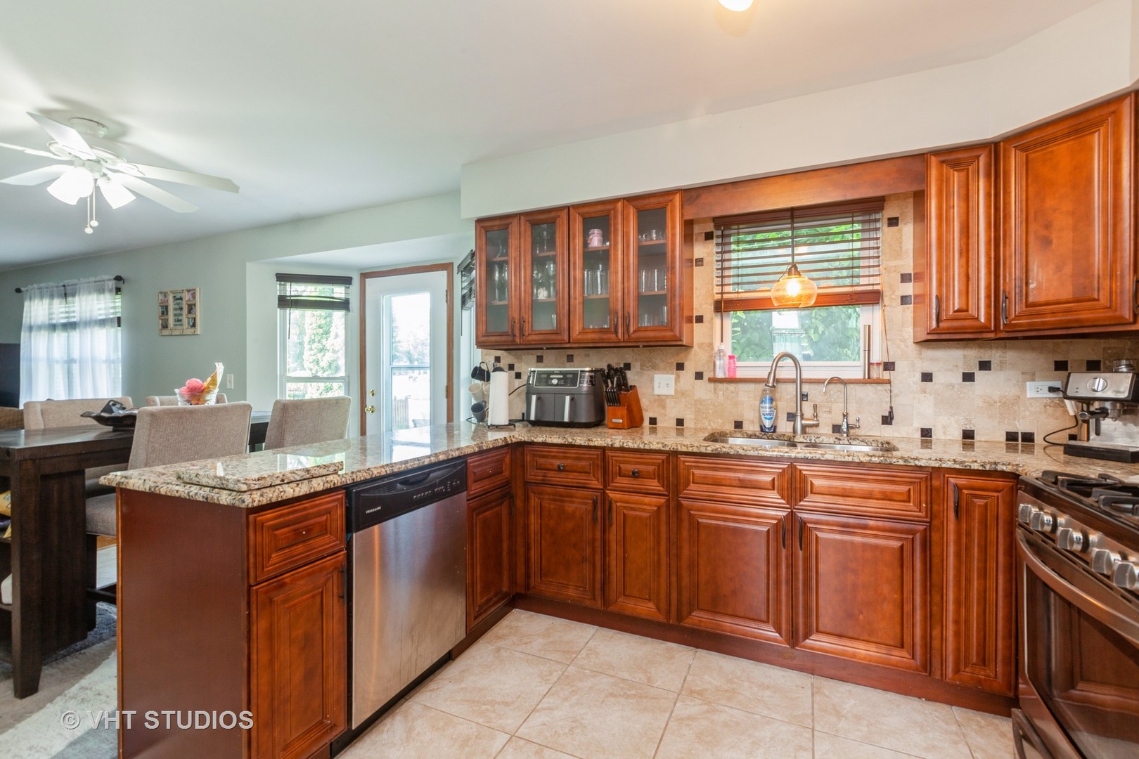 1905 Chestnut Grove Drive, Plainfield, IL 60586